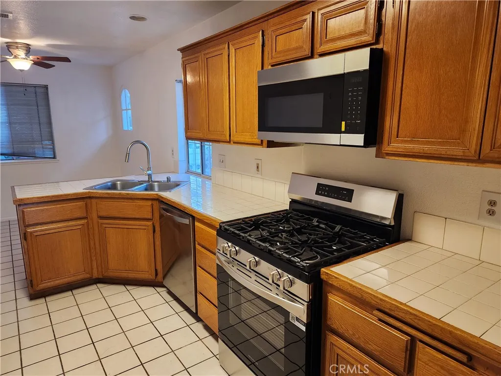 7545 Calais Court, Rancho Cucamonga, California 91730 home-pic-6