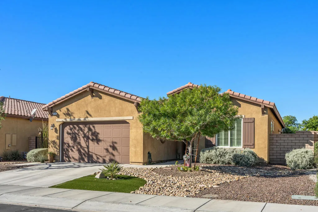 42941 Cusino Court, Indio, California 92203 home-pic-2