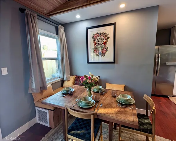 Dining Nook With Bench Seating