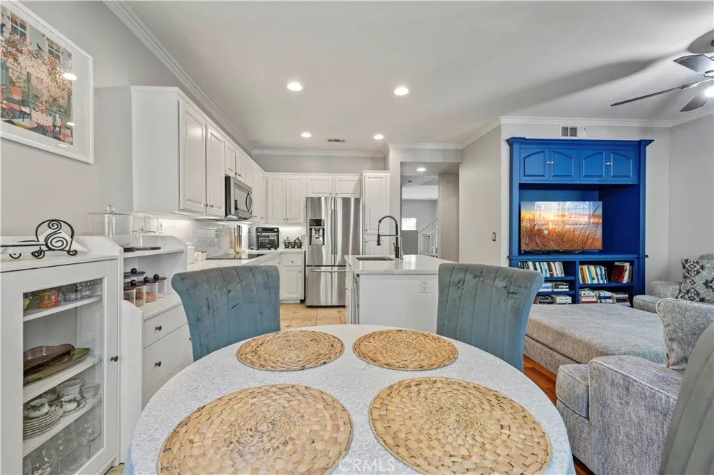 23402 Brookdale Lane 56, Valencia, California 91355 home-pic-24