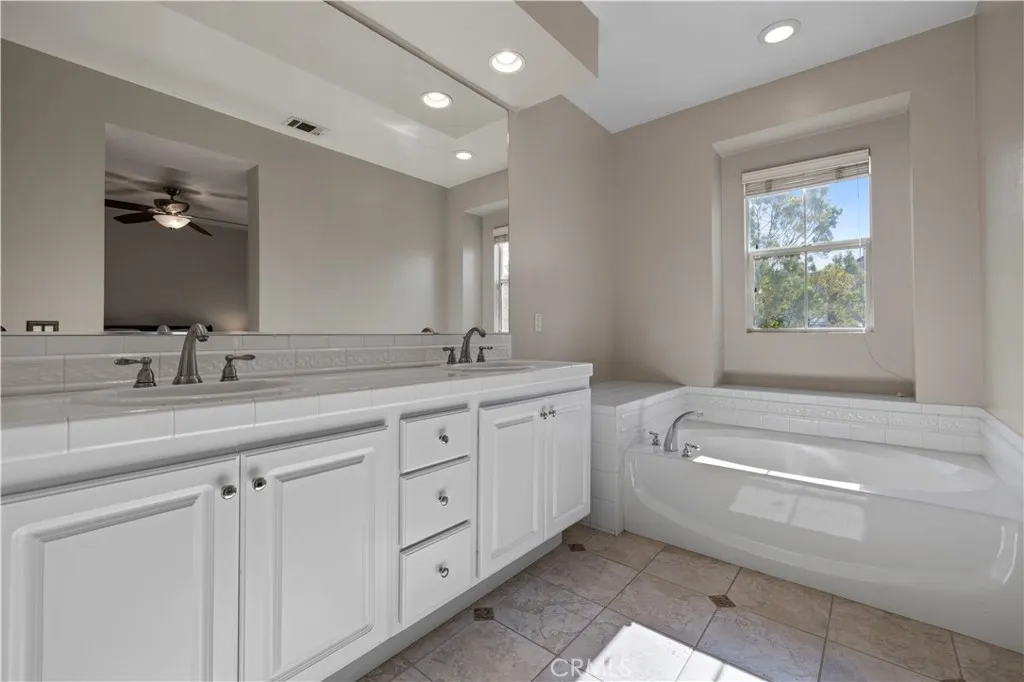 23402 Brookdale Lane 56, Valencia, California 91355 home-pic-32