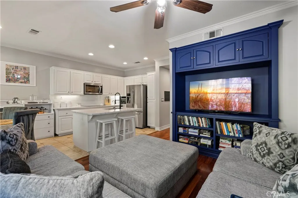 23402 Brookdale Lane 56, Valencia, California 91355 home-pic-19