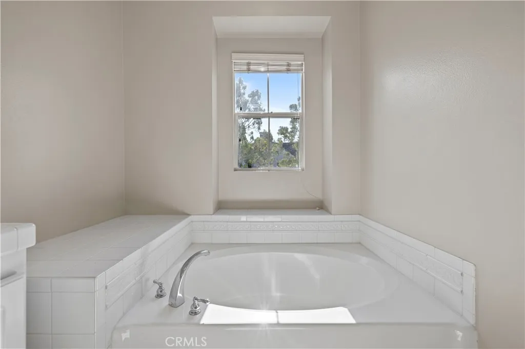 23402 Brookdale Lane 56, Valencia, California 91355 home-pic-36