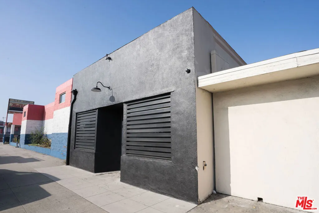 1529 W Pacific Coast Hwy