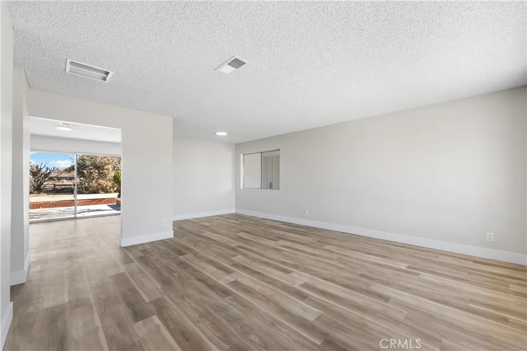 40596 Fieldspring, Lancaster, California 93535 home-pic-4