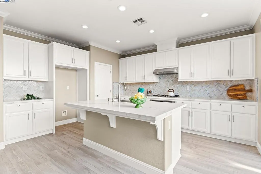 1525 Middle Ln, Hayward, California 94545 home-pic-9