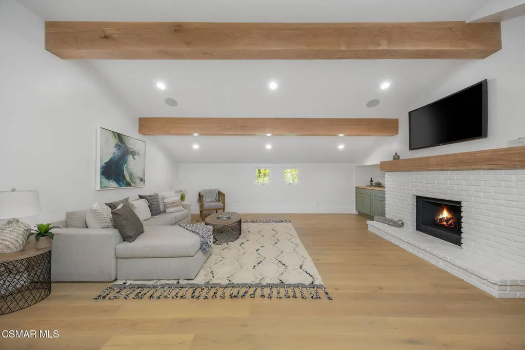 1324 La Granada Drive, Thousand Oaks, California 91362 home-pic-16