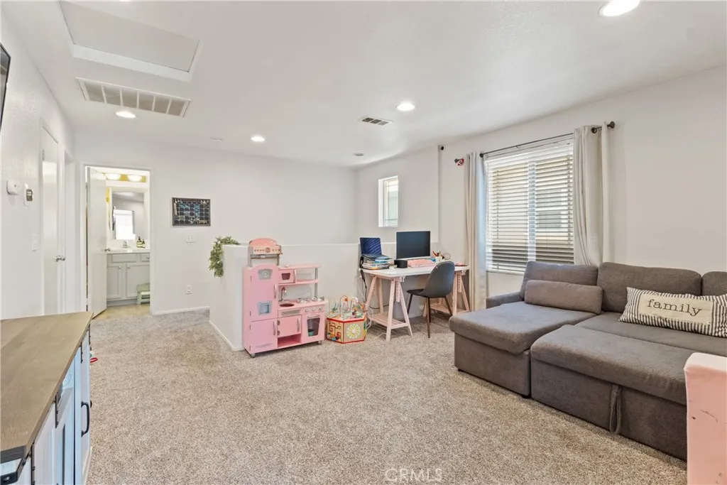 2614 Bellevue, Palmdale, California 93550 home-pic-14