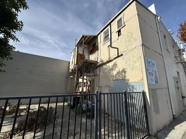 201 5th Street, Hollister, California 95023