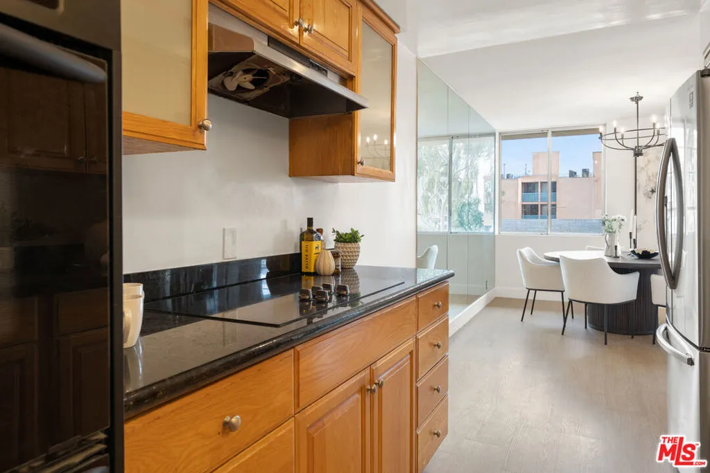 7309 E Franklin Avenue 404, Los Angeles, California 90046 home-pic-28