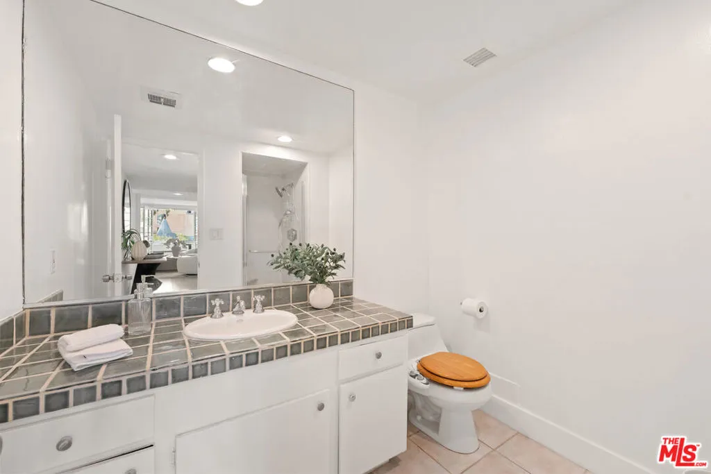 7309 E Franklin Avenue 404, Los Angeles, California 90046 home-pic-29