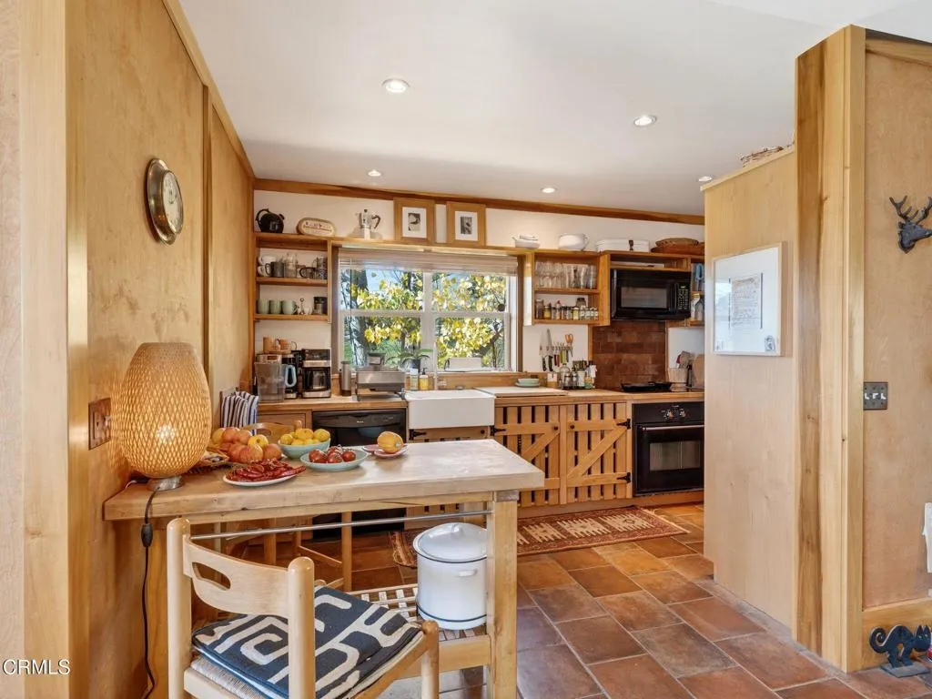 Gh kitchen 56-web-or-mls-DSC03281
