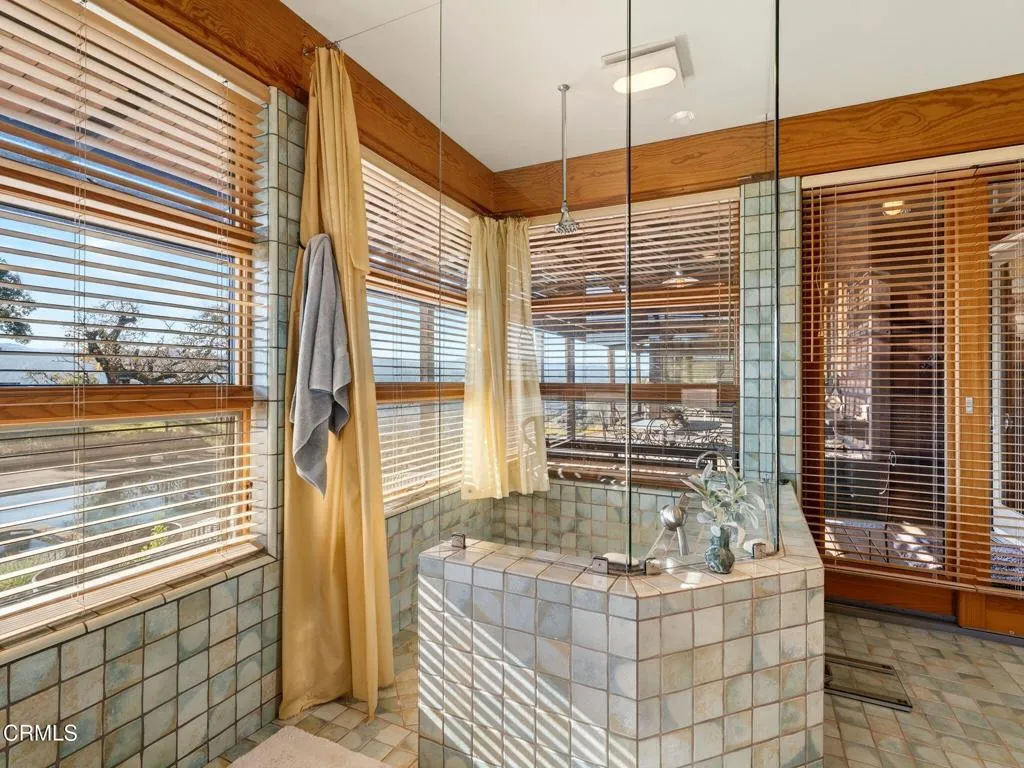 MH bath 71-web-or-mls-DSC03360