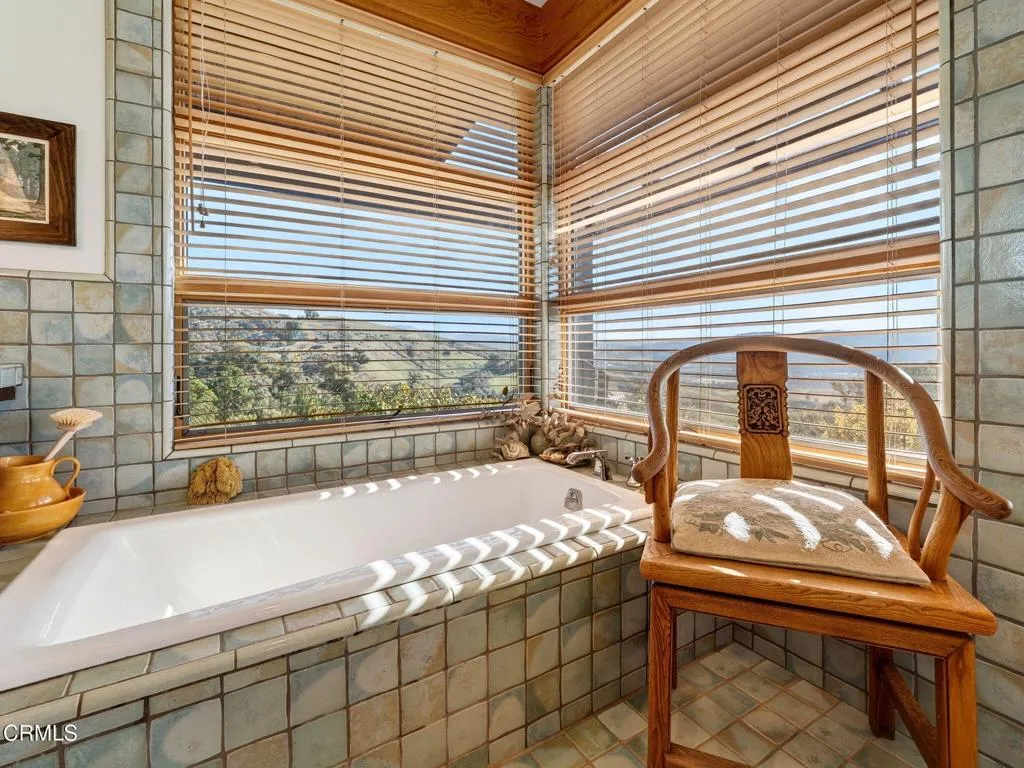 MH bath 70-web-or-mls-DSC03351