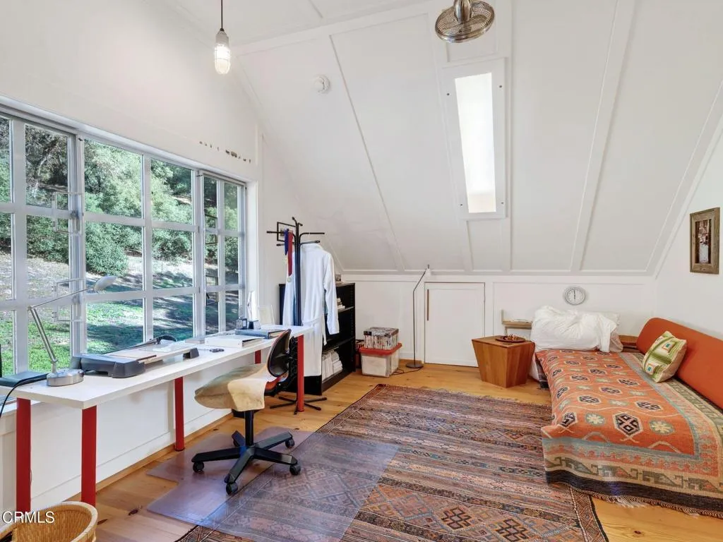GH upstairs 46-web-or-mls-DSC03226