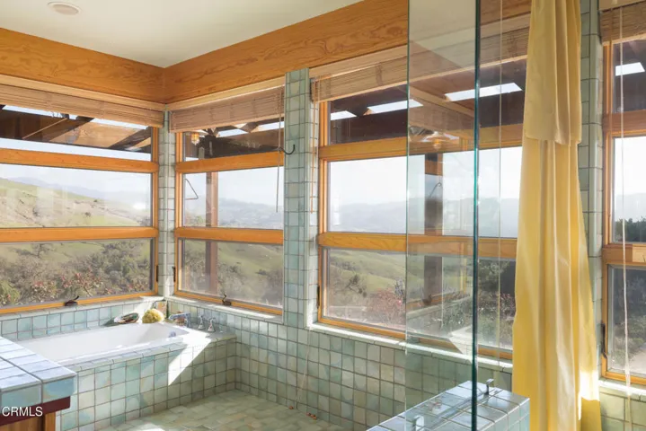 MH bath 17350 Deer Meadows 38 small