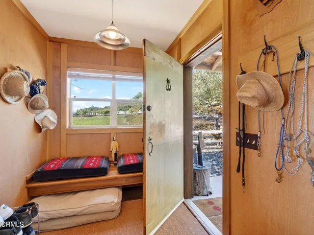GH entrance 51-web-or-mls-DSC03252