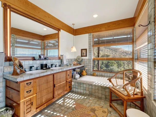 MH bath 69-web-or-mls-DSC03347