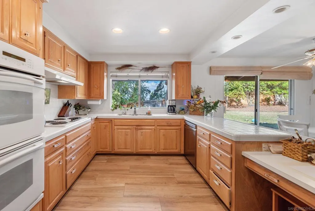 13003 Corte Susana, Poway, California 92064 home-pic-16