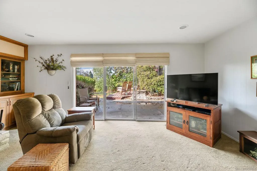 13003 Corte Susana, Poway, California 92064 home-pic-28