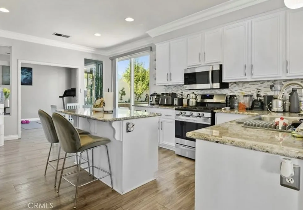 3740 Coleville, Corona, California 92881 home-pic-2