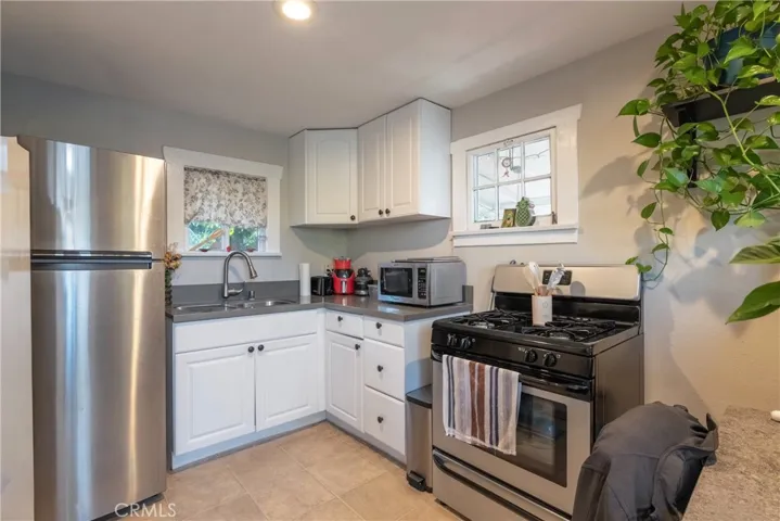 128 N Ivy Avenue, Monrovia, California 91016
