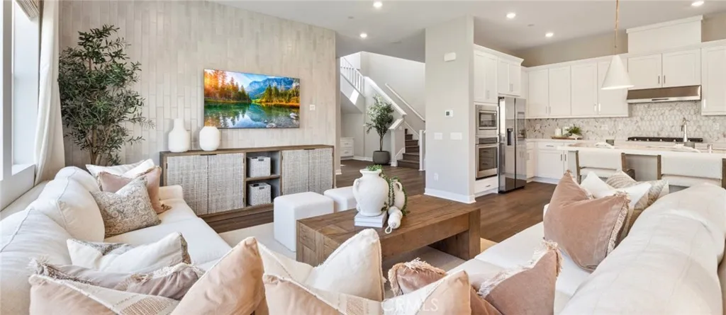 24517 Via La Sombrilla, Valencia, California 91354 home-pic-0