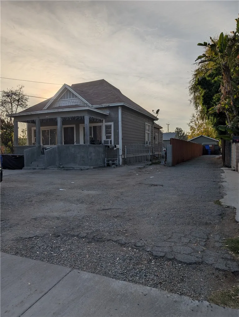 726 N Arrowhead Avenue, San Bernardino, California 92401 home-pic-1