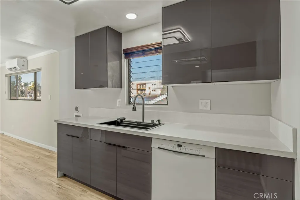 401 W 5th Street 3b, Long Beach, California 90802 home-pic-14