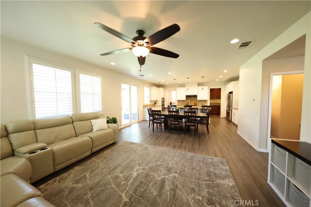 3848 Vine Maple, San Bernardino, California 92407 home-pic-9