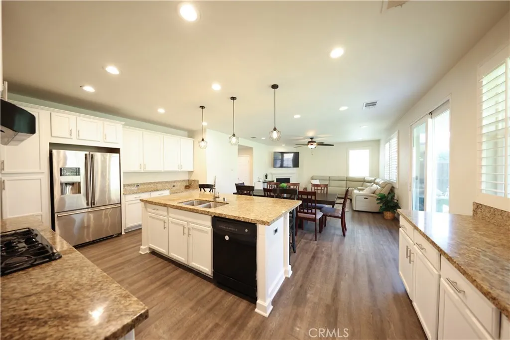 3848 Vine Maple, San Bernardino, California 92407 home-pic-2