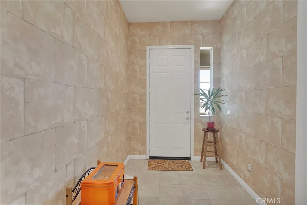 11166 Avonlea, Apple Valley, California 92308 home-pic-31