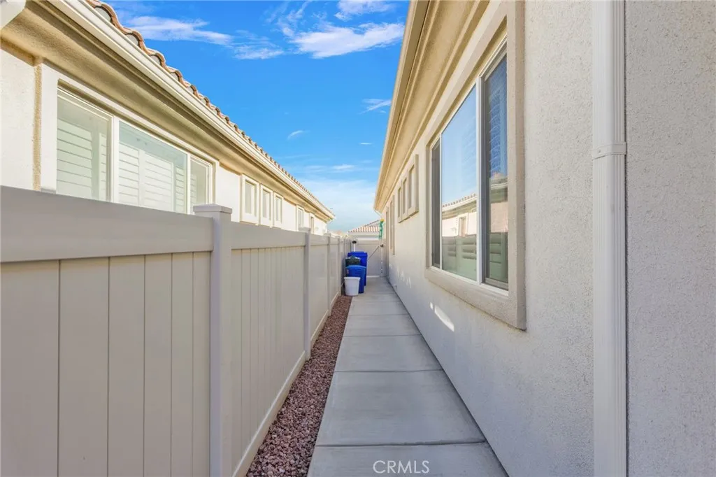 11166 Avonlea, Apple Valley, California 92308 home-pic-35