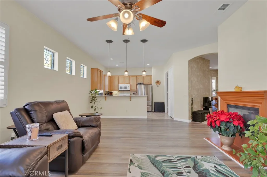 11166 Avonlea, Apple Valley, California 92308 home-pic-6