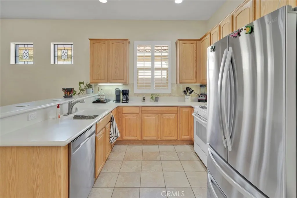 11166 Avonlea, Apple Valley, California 92308 home-pic-9