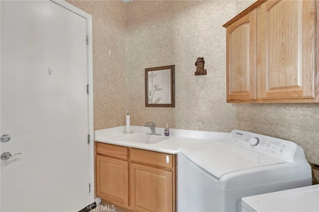 11166 Avonlea, Apple Valley, California 92308 home-pic-23