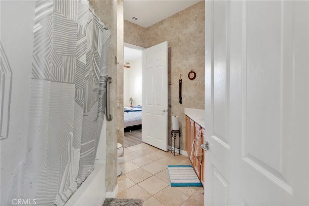 11166 Avonlea, Apple Valley, California 92308 home-pic-24