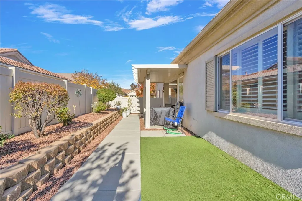 11166 Avonlea, Apple Valley, California 92308 home-pic-33