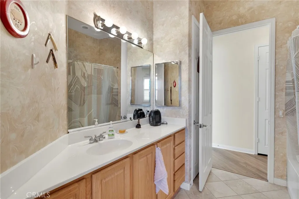 11166 Avonlea, Apple Valley, California 92308 home-pic-12