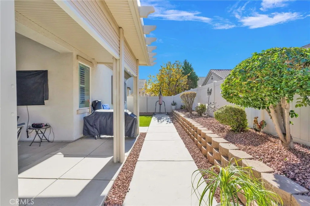 11166 Avonlea, Apple Valley, California 92308 home-pic-34
