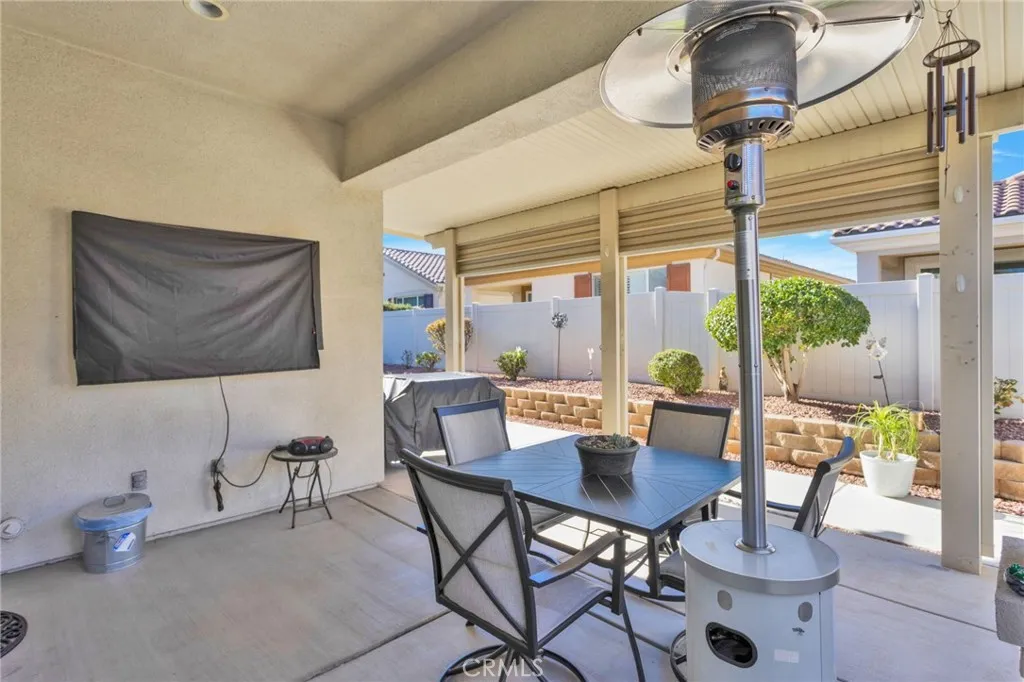 11166 Avonlea, Apple Valley, California 92308 home-pic-26