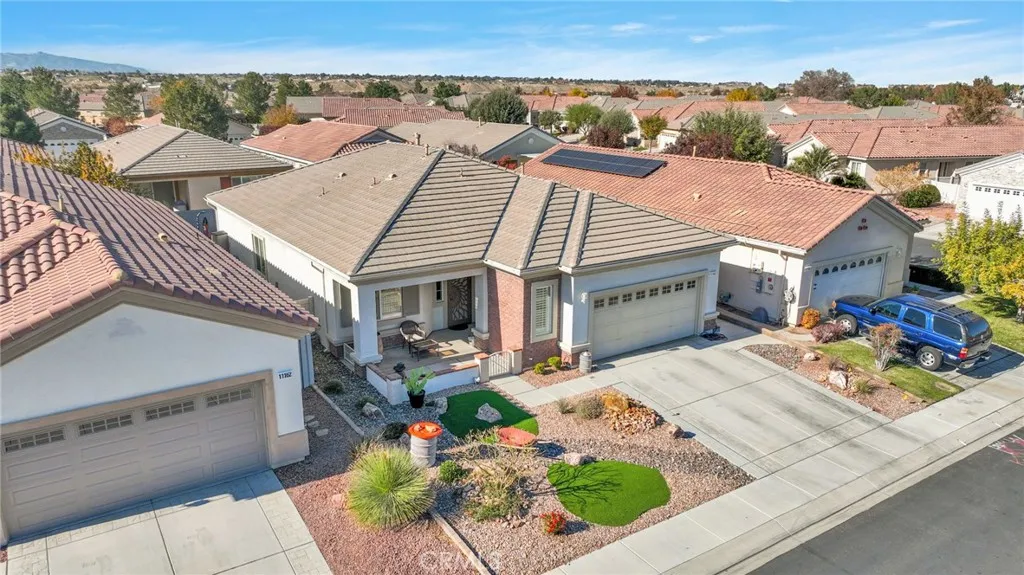 11166 Avonlea, Apple Valley, California 92308 home-pic-36