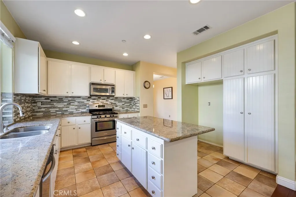 11 Springwater Dr, Buena Park, California 90621 home-pic-13