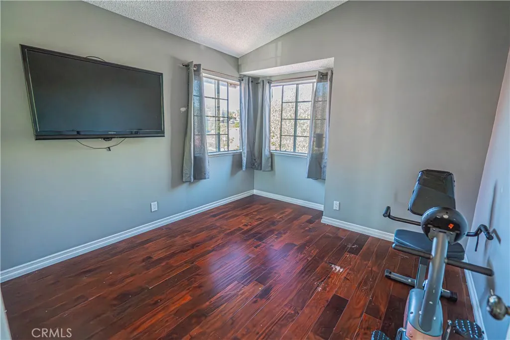 28076 Wildwind Drive, Canyon Country, California 91351 home-pic-25