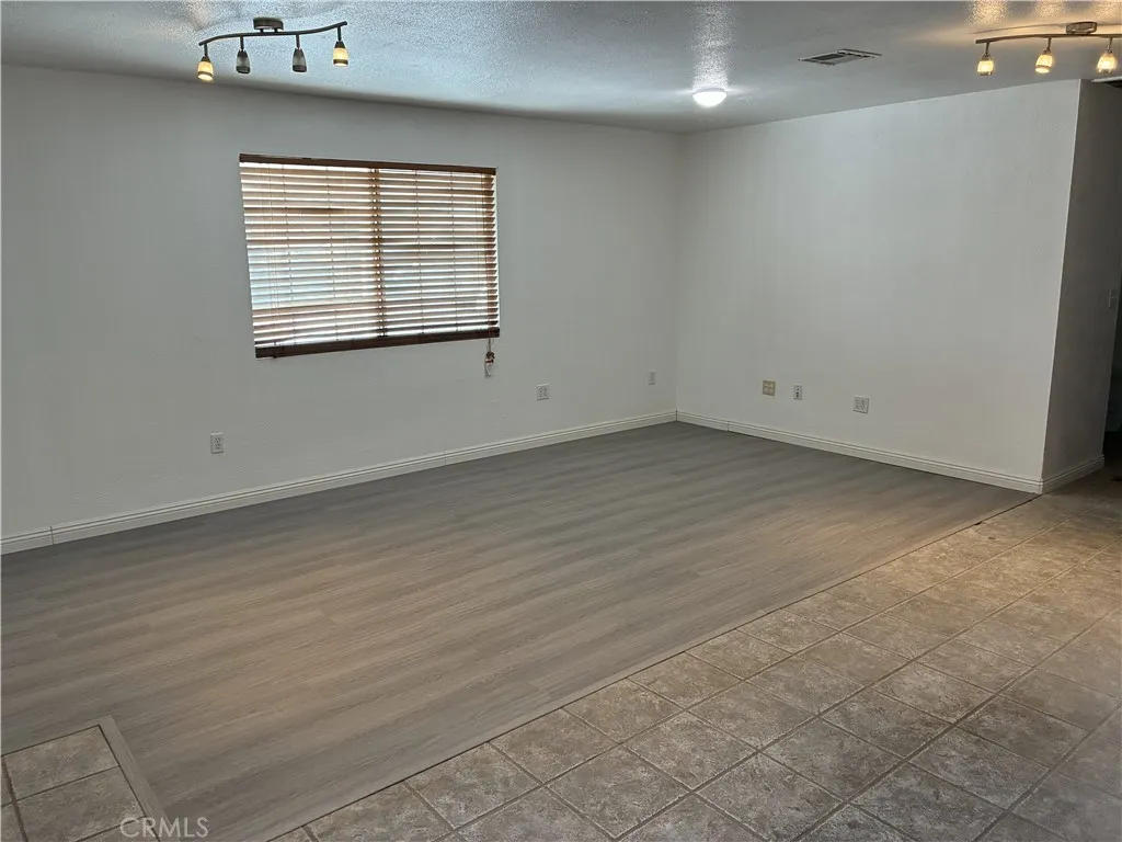 55522 Chaparral, Yucca Valley, California 92284 home-pic-8