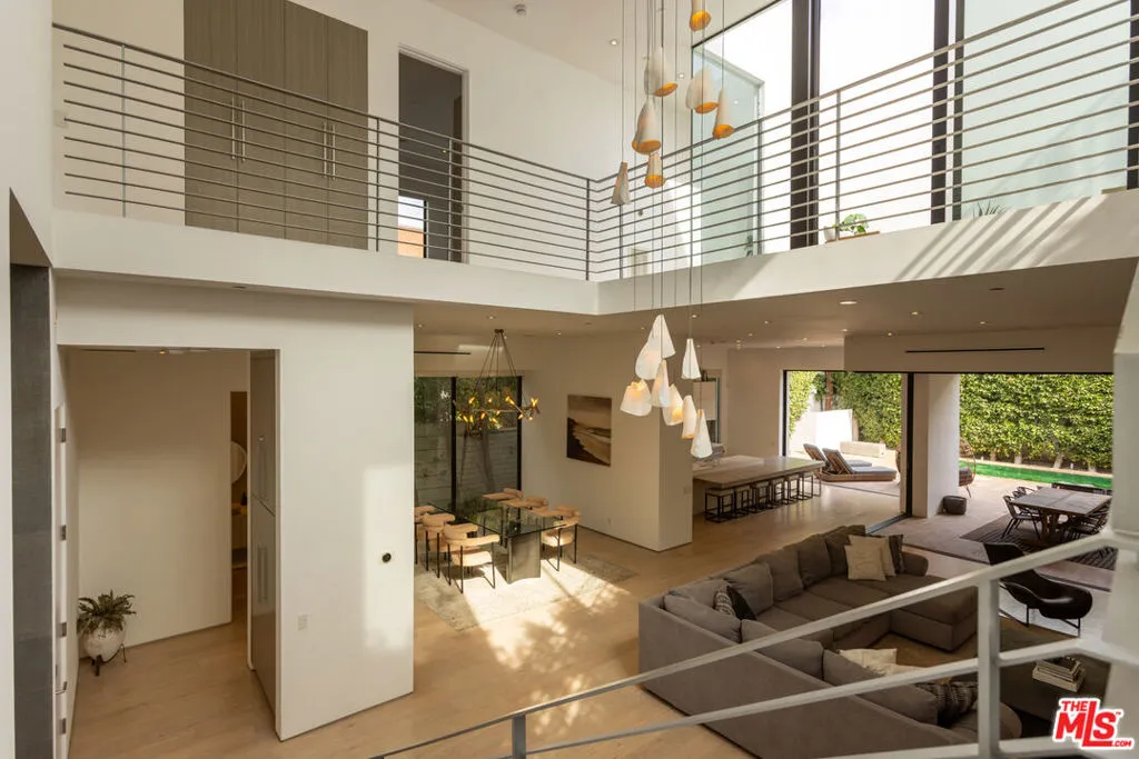 132 N Laurel Avenue, Los Angeles, California 90048 home-pic-18