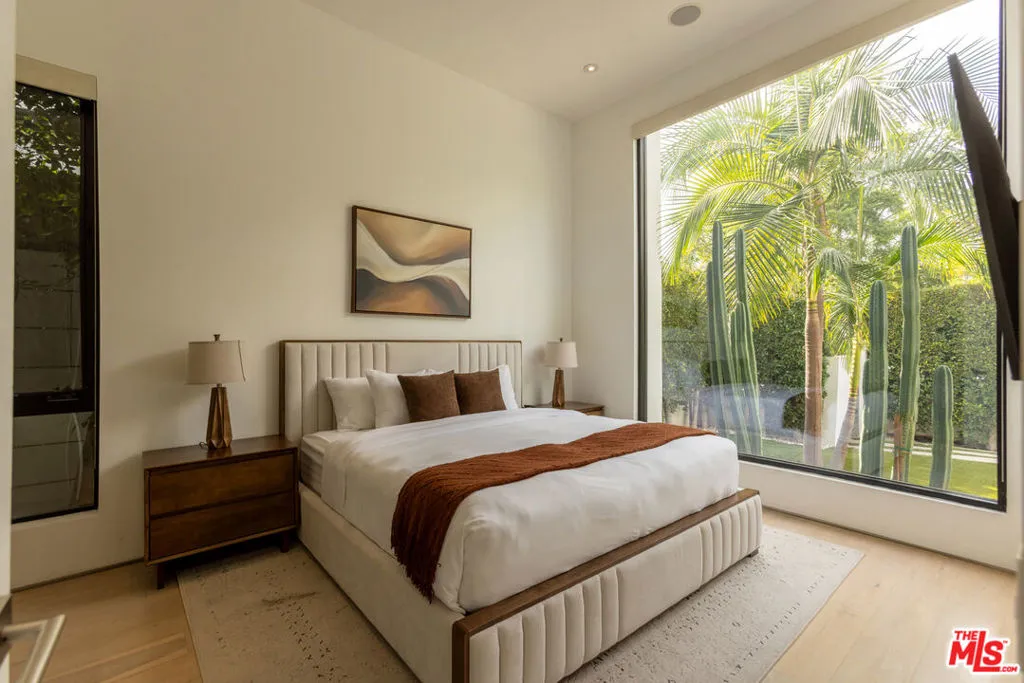 132 N Laurel Avenue, Los Angeles, California 90048 home-pic-35