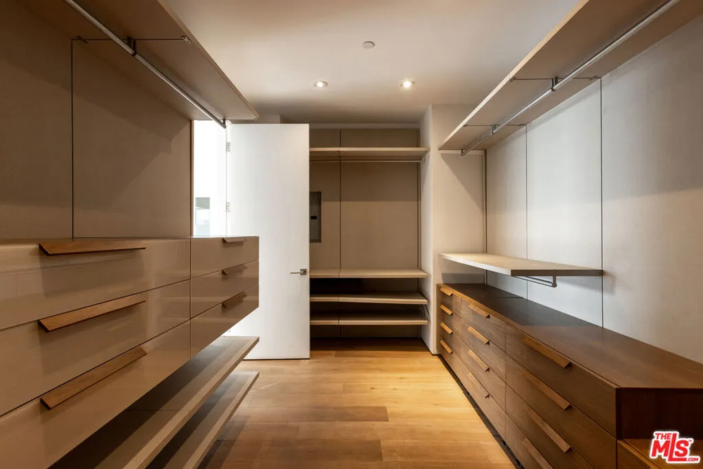 132 N Laurel Avenue, Los Angeles, California 90048 home-pic-28