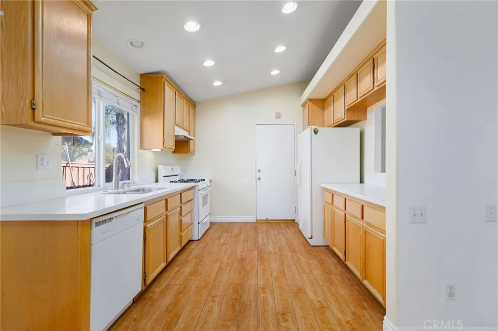 833 Empressa Court, Hemet, California 92543 home-pic-9