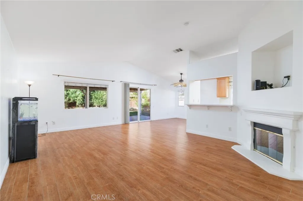 833 Empressa Court, Hemet, California 92543 home-pic-4